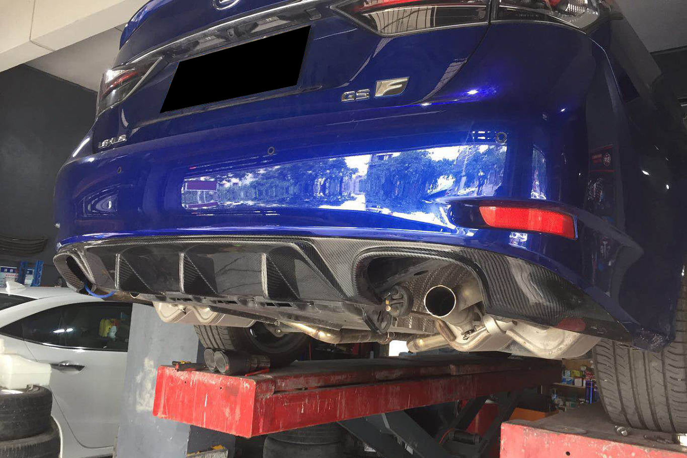 Carbonado 2015-2020 Lexus GS & GSF AM Style Carbon Fiber Rear Lip With exhaust tips