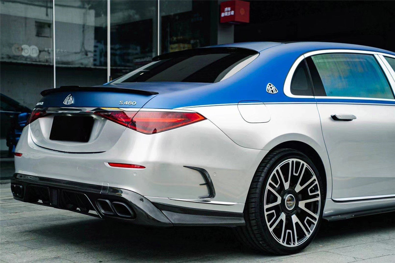 Mercedes Benz S Maybach W223 4Matic Sedán Carbonado 2021-UP 2021-UP Estilo MSY Borde trasero de fibra de carbono seco con luz LED y puntas de escape