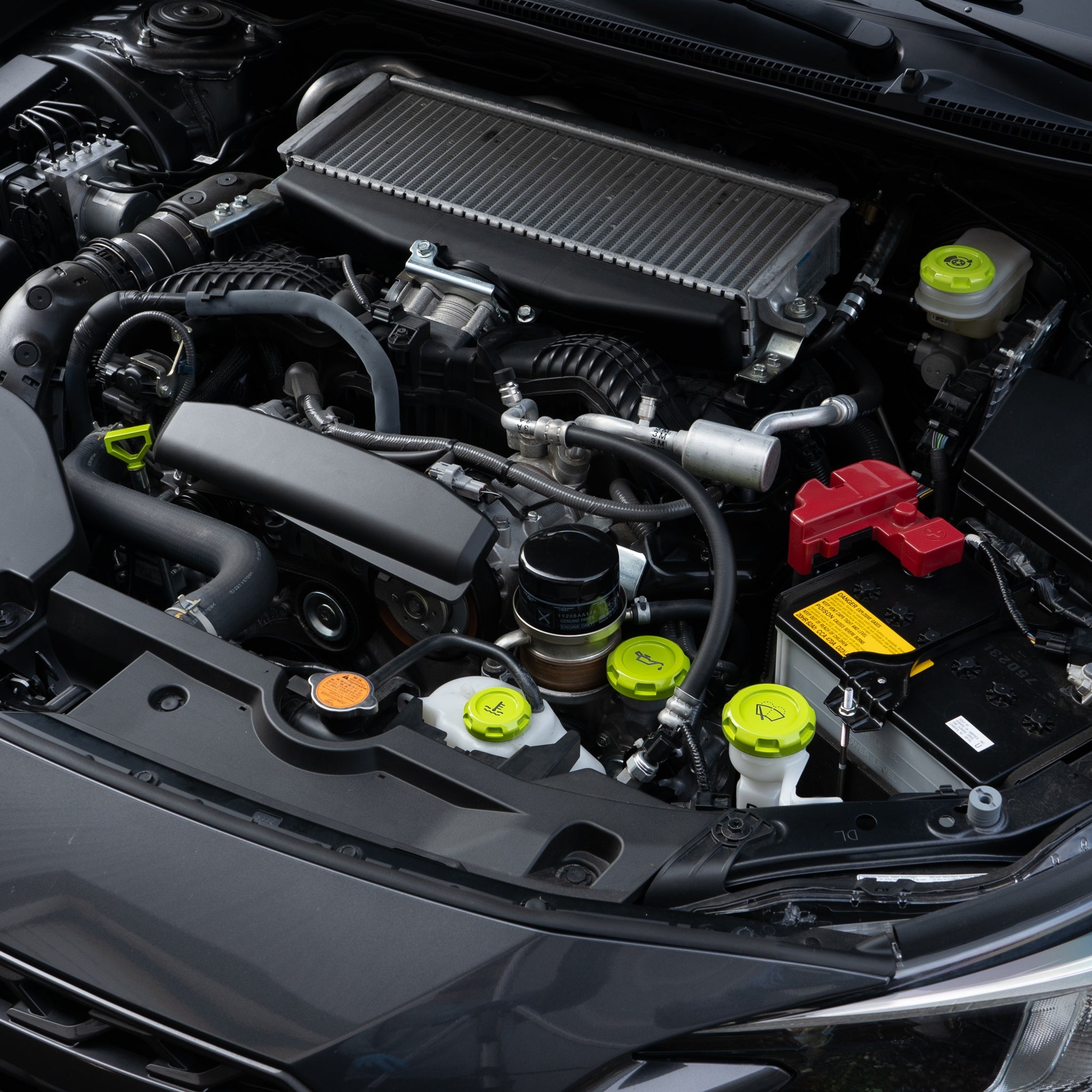 Tapas del compartimento del motor Billetworkz (Subaru Legacy GT 2005-2009)