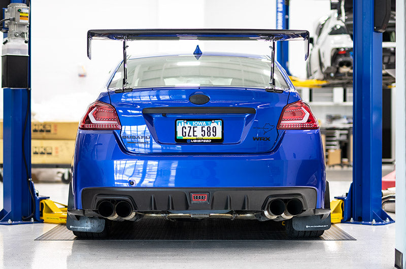 Luces traseras OLM Evolution - Lente transparente, base roja, barra blanca - Subaru WRX/STI 2015-2021