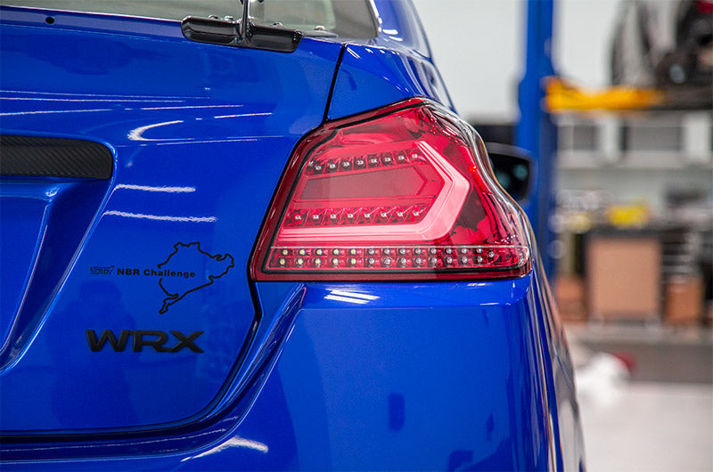 Luces traseras OLM Evolution - Lente transparente, base roja, barra blanca - Subaru WRX/STI 2015-2021