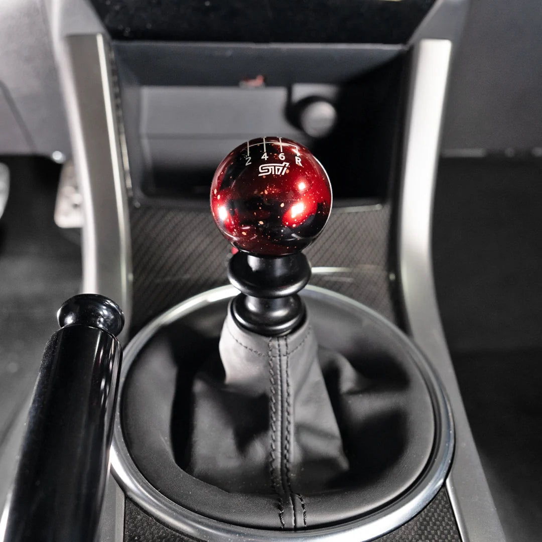 Perilla de cambio Billetworkz Cosmic Space - Grabado estándar STI de 6 velocidades - Subaru STI