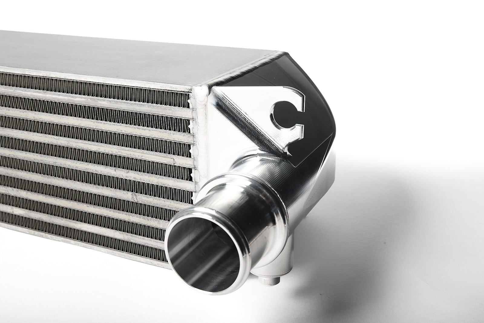 Intercooler de montaje frontal (FMIC) de 6 pulgadas de la serie OTL Performance Race - Toyota GR Corolla 2023+