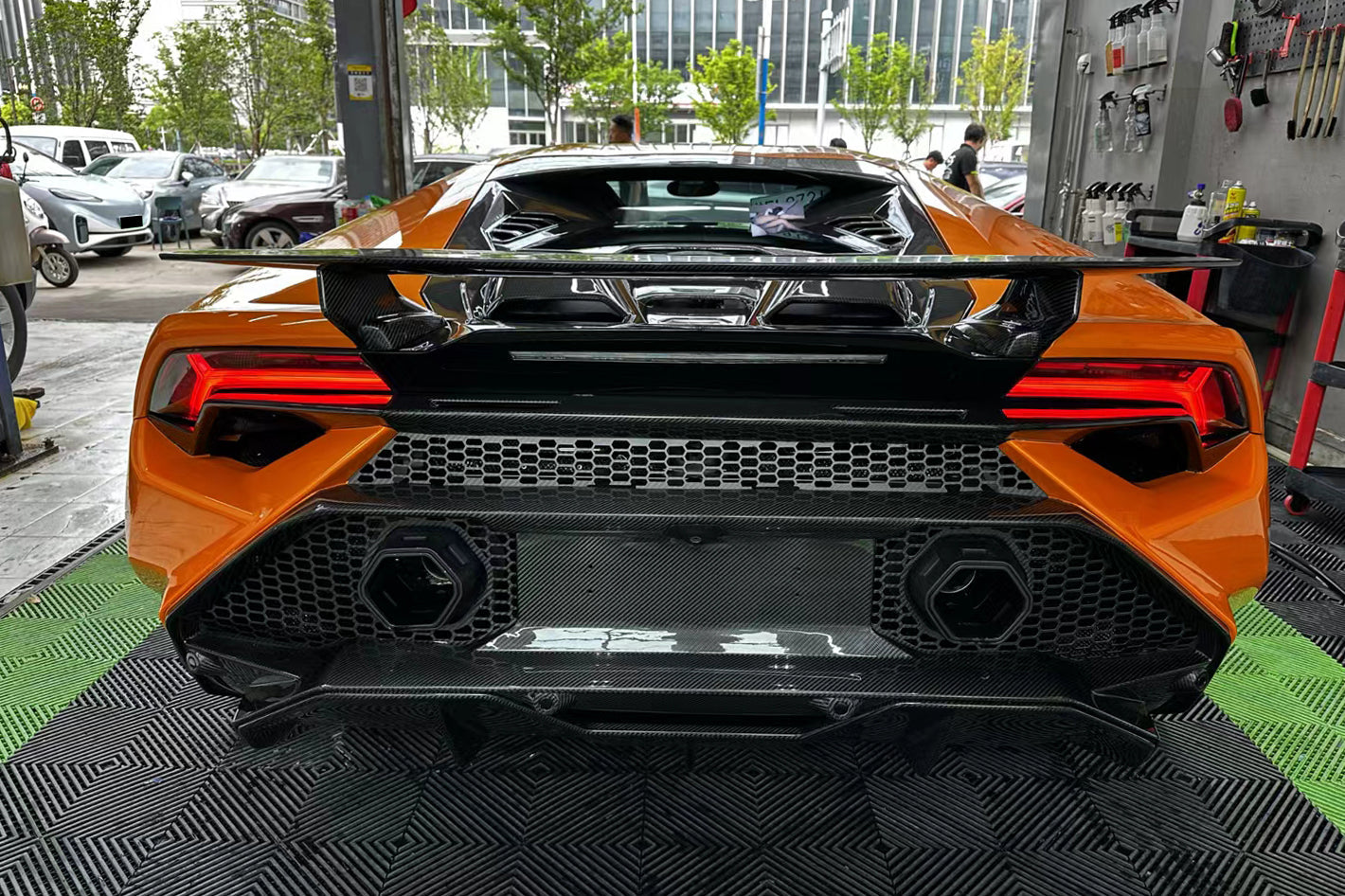 DarwinPRO 2019-2023 Lamborghini Huracan EVO Convert Tecnica estilo parachoques trasero