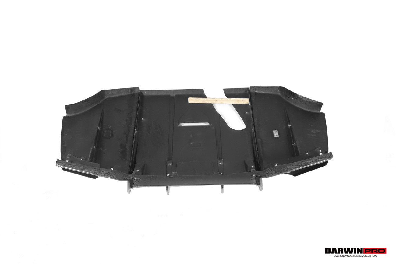 Borde trasero de fibra de carbono DarwinPRO 2013-2019 BMW Serie 3 F30 F35 M-Tech GV Style con bandeja inferior