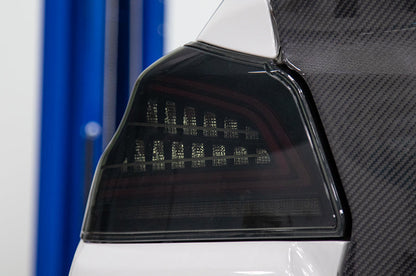 Luces traseras CR con especificaciones OLM (lente ahumada, base negra) - Subaru WRX y STI 2015-2021