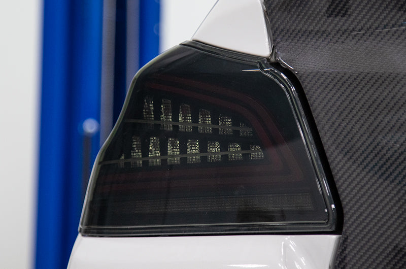 Luces traseras CR con especificaciones OLM (lente ahumada, base negra) - Subaru WRX y STI 2015-2021