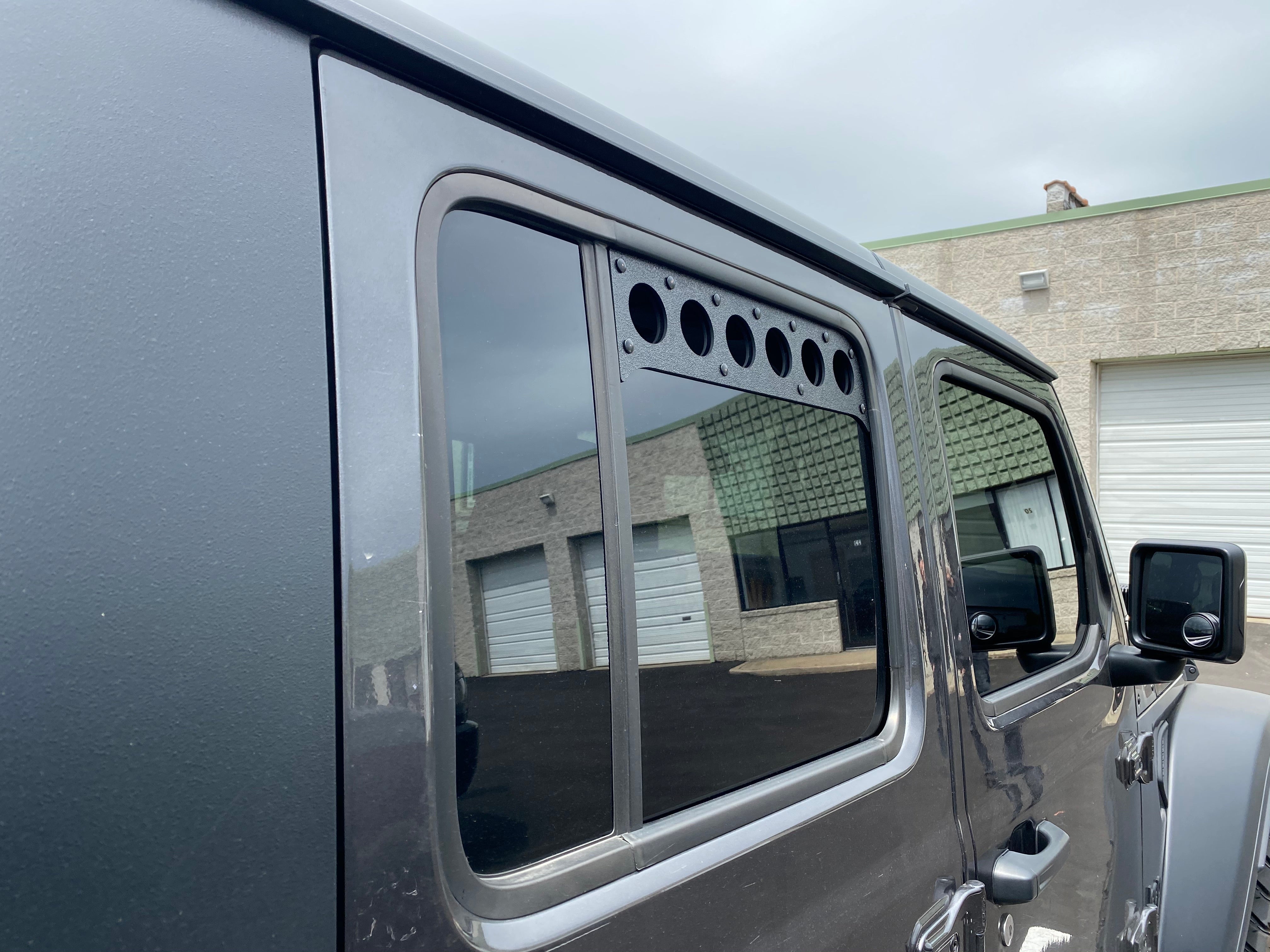 Visual Autowerks Gladiator/Wrangler Window Vents (JL)