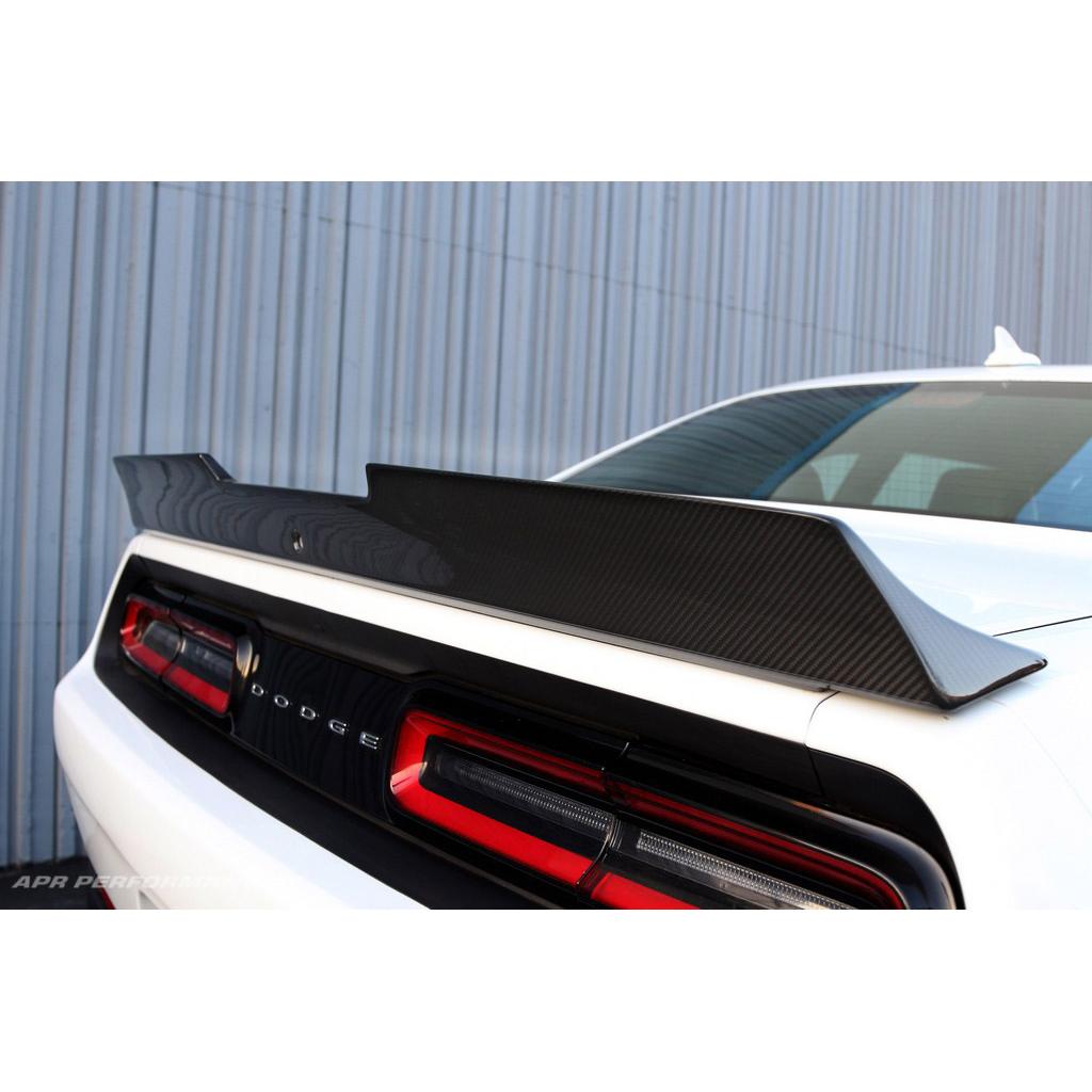 Alerón trasero de fibra de carbono APR (Dodge Challenger Hellcat 2015-2023) 