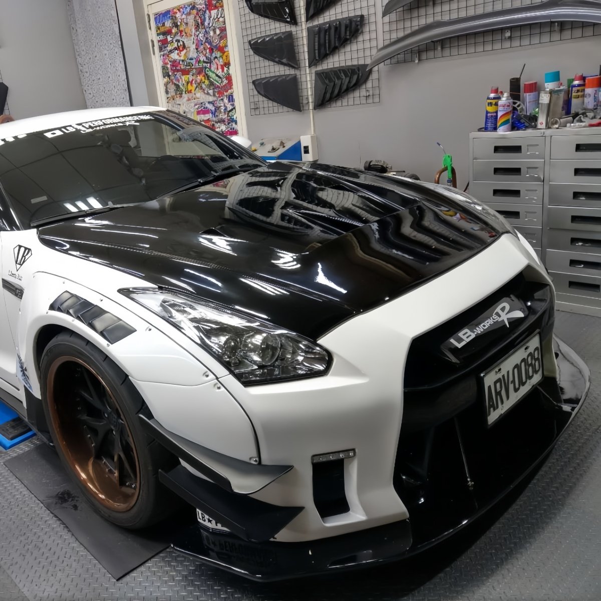 JDMuscle [GT-R 17-24] Capó de fibra de carbono - Estilo LB