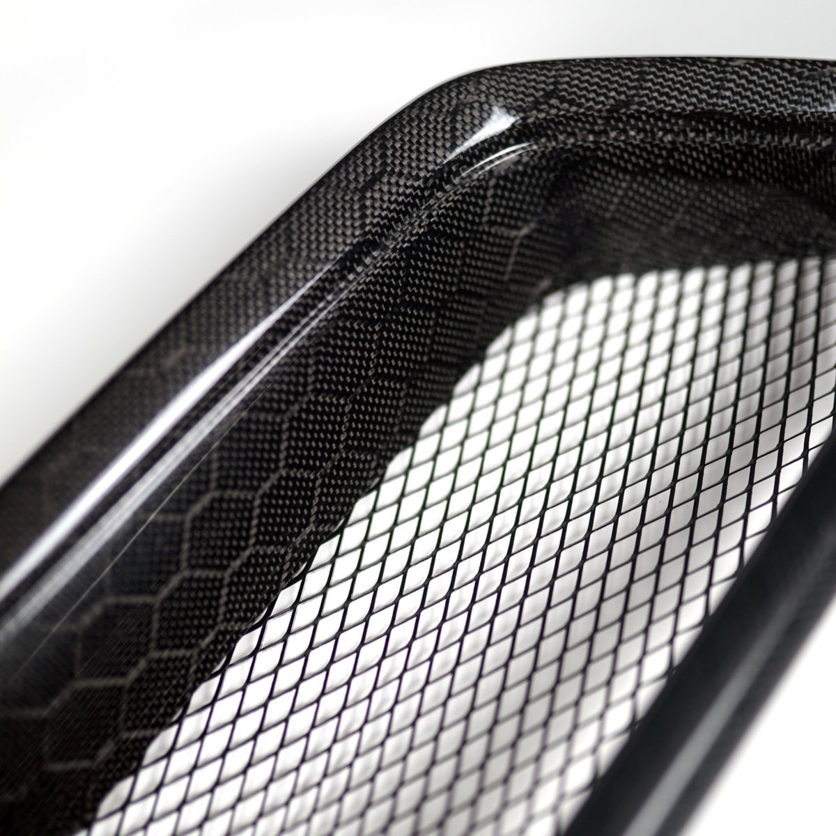 Parrilla de fibra de carbono JDMuscle [WRX/STI 18-21] V2 | Sarga/Panal de abeja