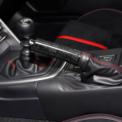 Manija de freno de mano JDMuscle [WRX 22-25 / WRX/STI 15-21 / BRZ/GR86 22-25] de fibra de carbono - Negra/Roja/Forjada 