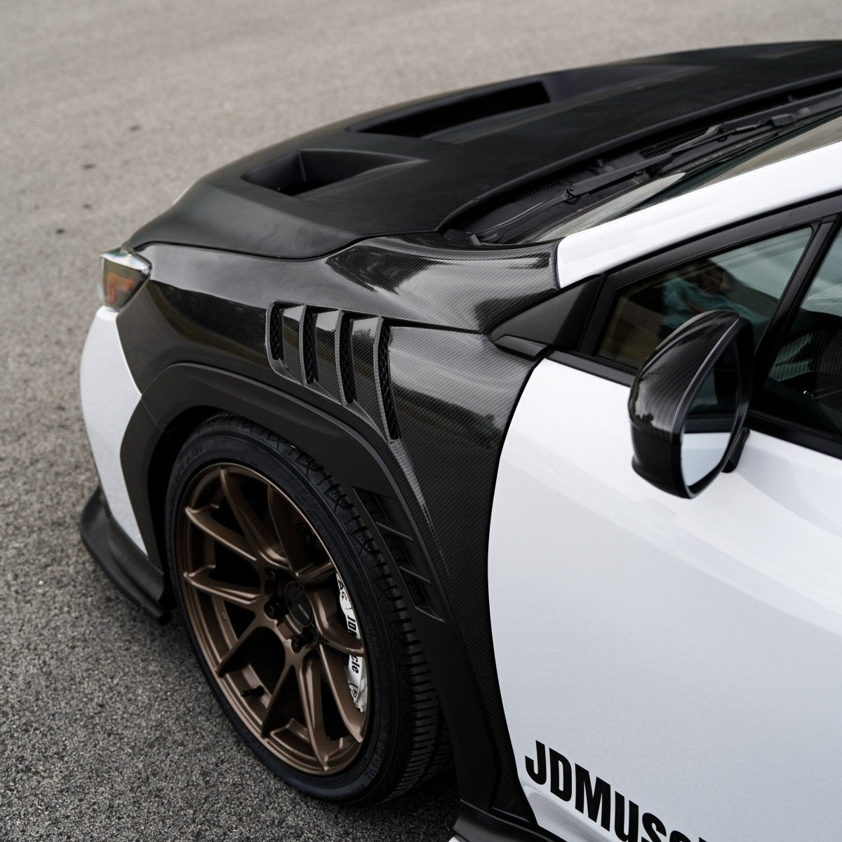 JDMuscle [WRX 22-25 con FMIC] Capó sin pala de fibra de carbono V1