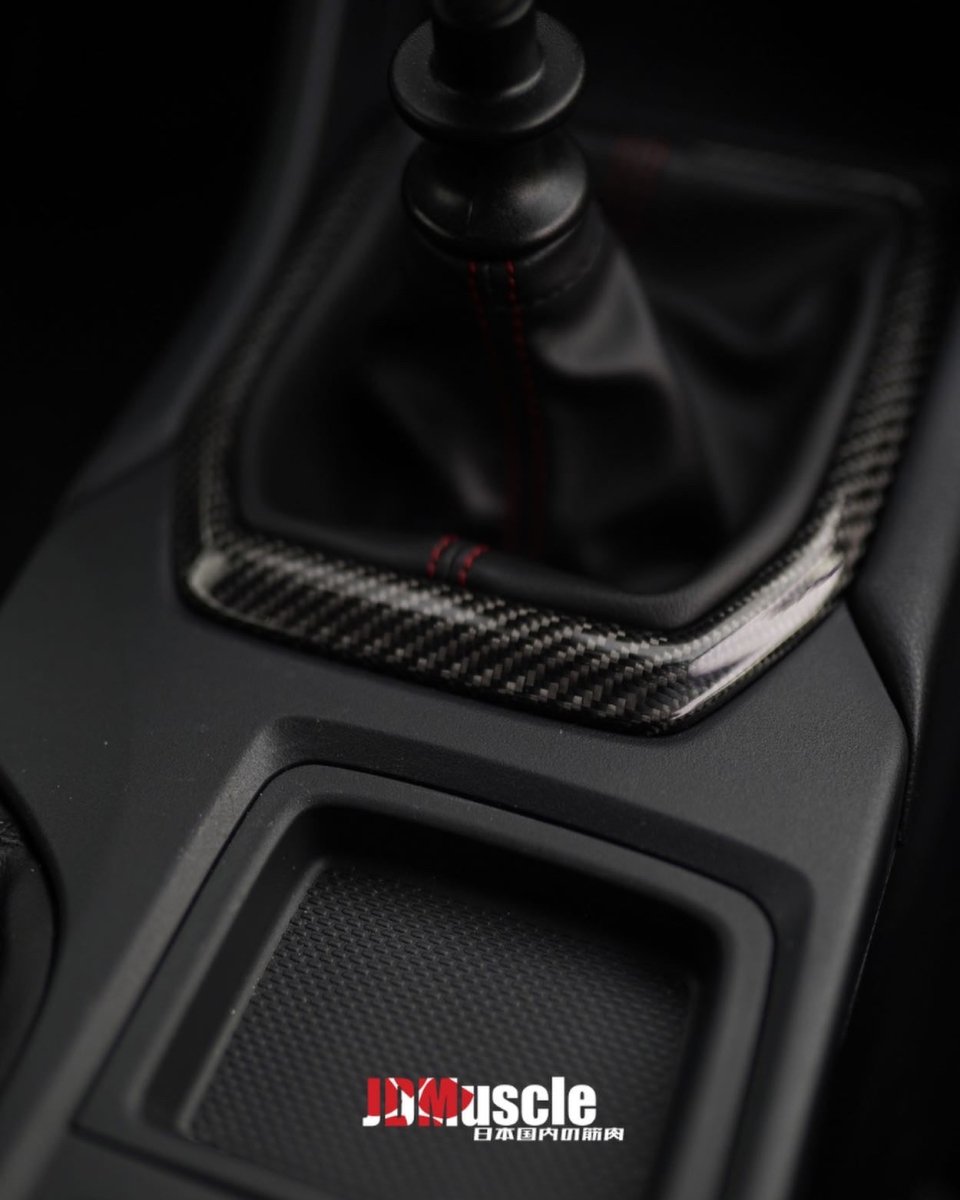 Reemplazo de moldura de palanca de cambios de fibra de carbono JDMuscle MT (Subaru WRX 2022-2025)