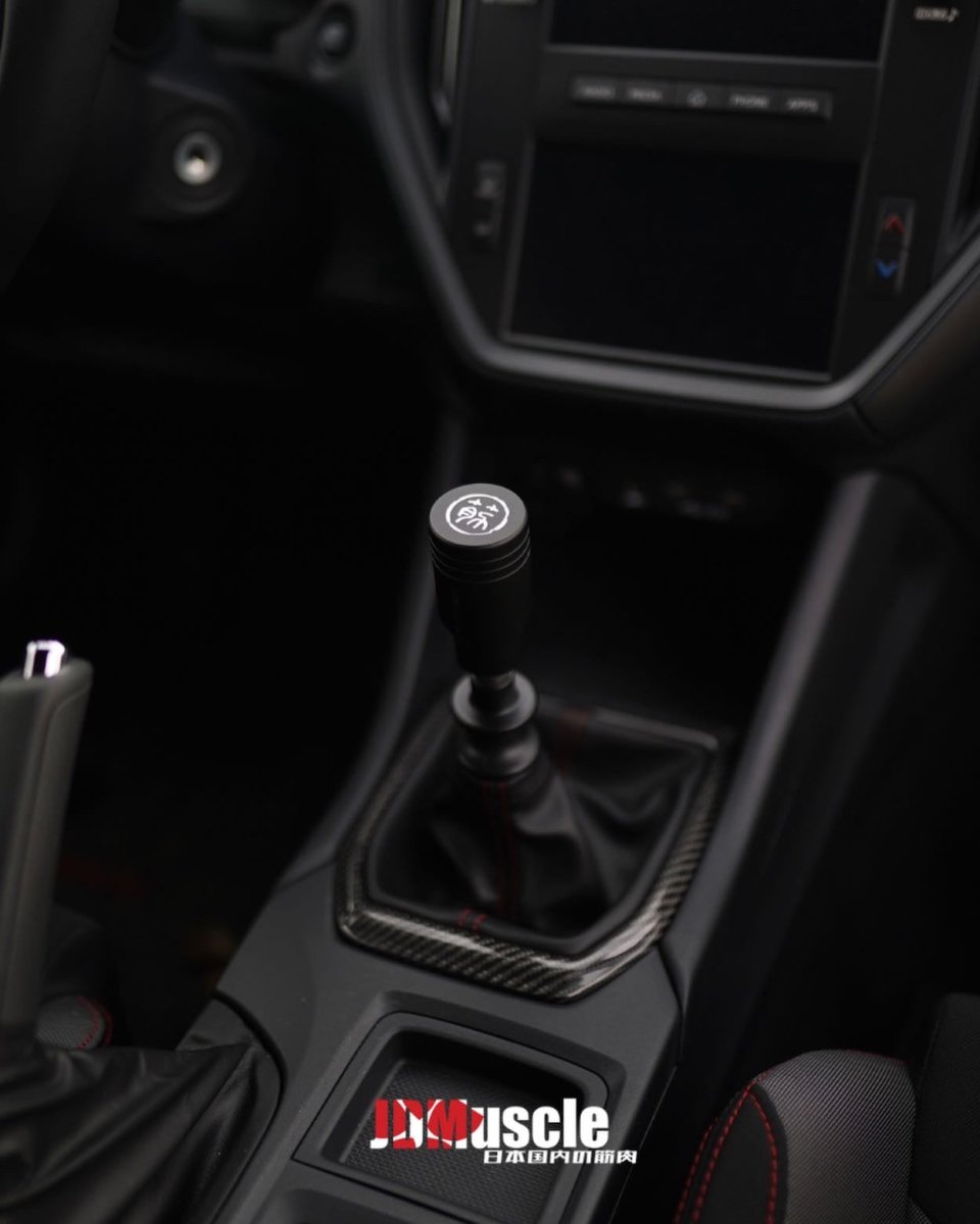 Reemplazo de moldura de palanca de cambios de fibra de carbono JDMuscle MT (Subaru WRX 2022-2025)