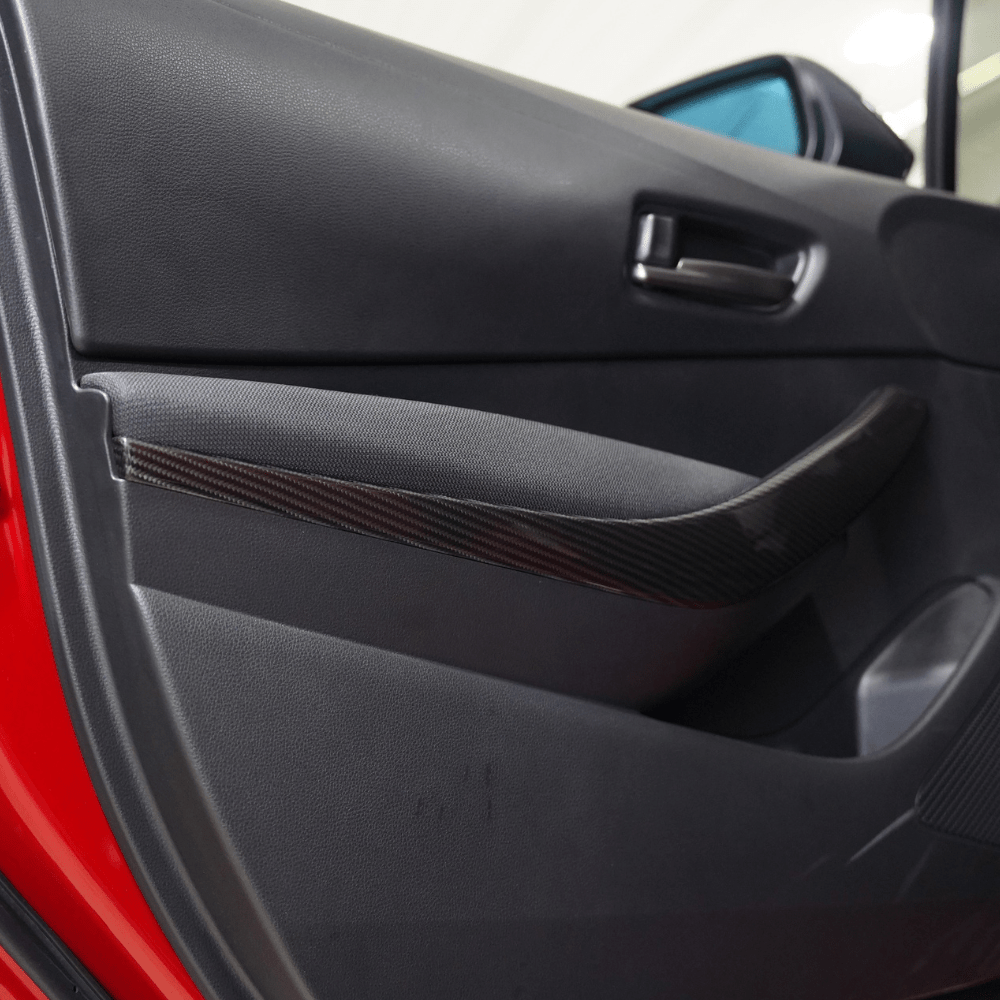 JDMuscle [Toyota GR Corolla 2023-2024] Cubiertas de manijas interiores de fibra de carbono (2 piezas delanteras)