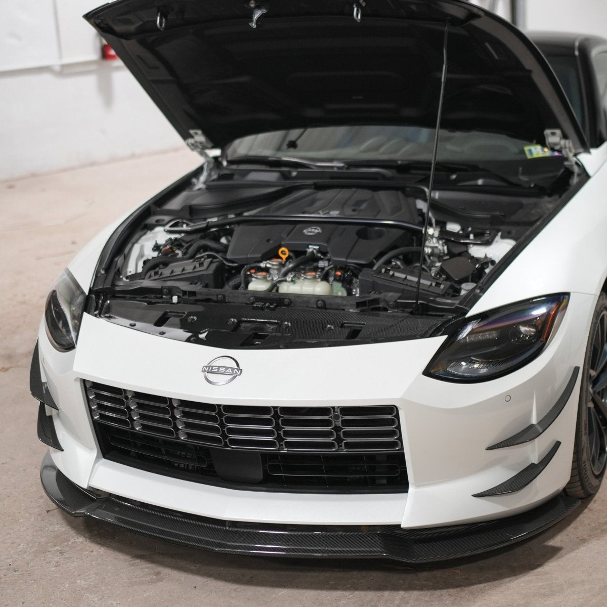 JDMuscle [Nissan Z 23-24] Cubierta de radiador de fibra de carbono