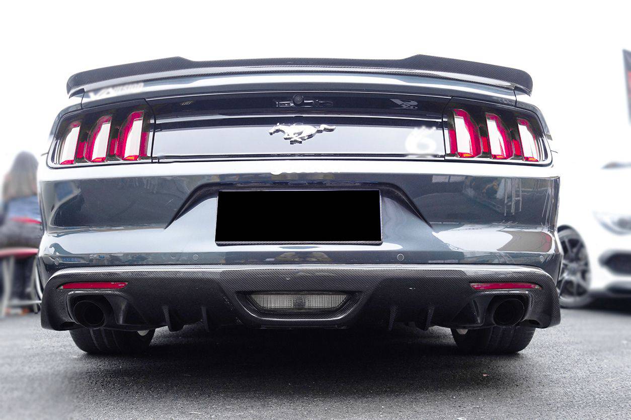 Borde trasero de fibra de carbono estilo Ford Mustang RSH Carbonado 2015-2017