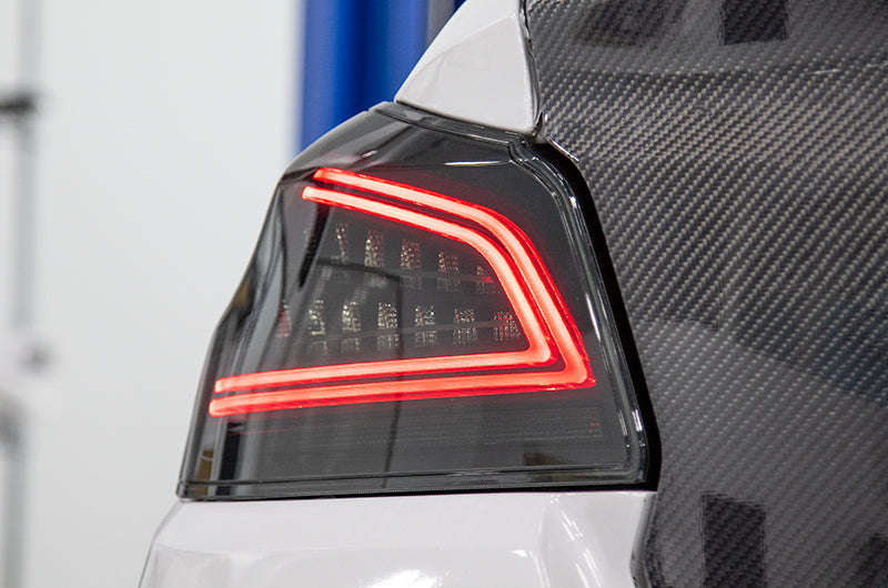 Luces traseras CR con especificaciones OLM (lente ahumada, base negra) - Subaru WRX y STI 2015-2021