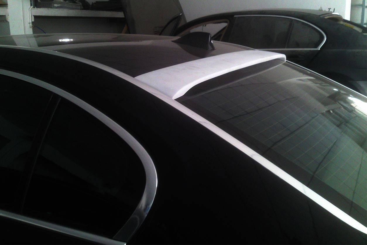 Carbonado 2009-2015 BMW 7 Series F01 ASC Style Carbon Fiber Roof Spoiler