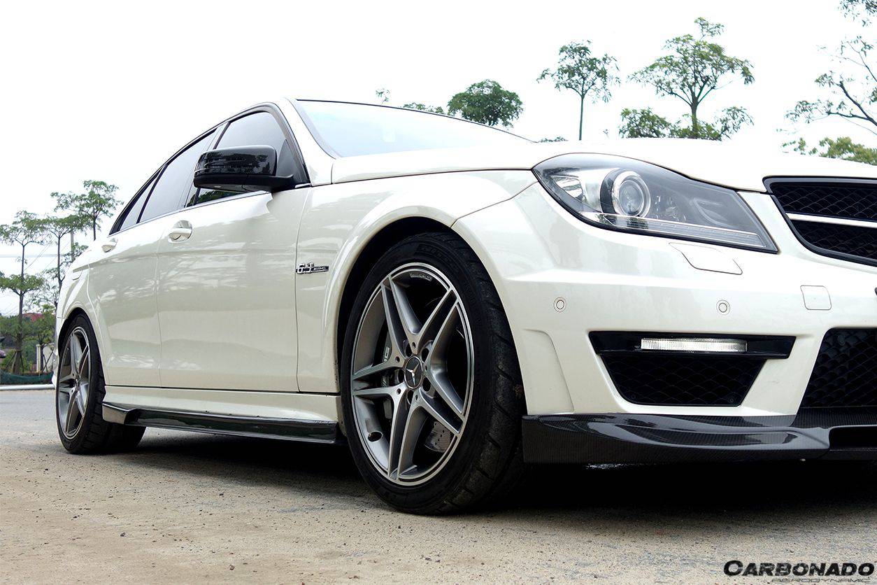 Faldones laterales de fibra de carbono para Mercedes Benz W204 C63 AMG Sedán (2008-2014)
