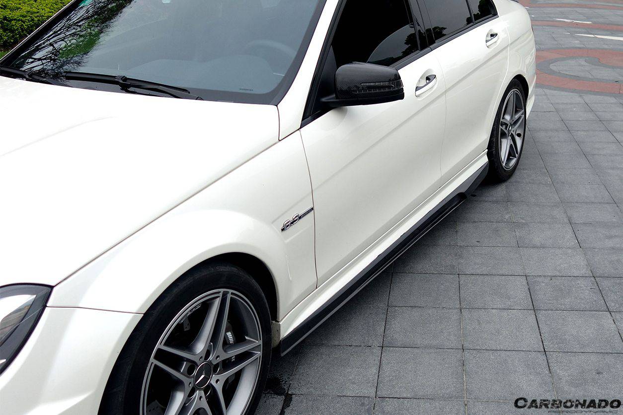 Faldones laterales de fibra de carbono para Mercedes Benz W204 C63 AMG Sedán (2008-2014)