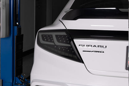 Luces traseras LED OLM Spec-AR (lente ahumada/base negra/barra blanca) - WRX 2022+