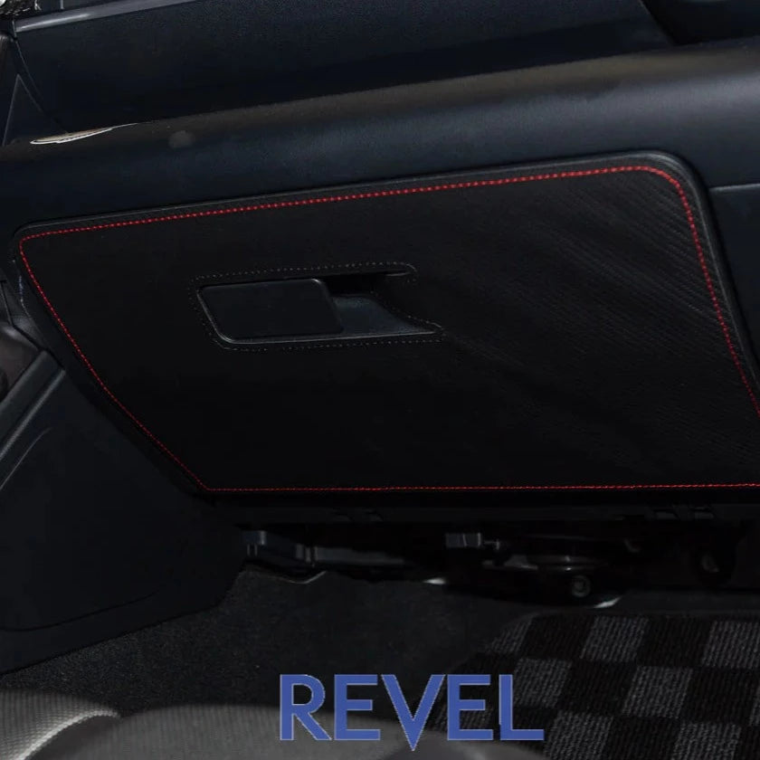 Cubierta para guantera Revel GT Design (puntada roja) - 1 pieza (22+ GR86/BRZ)