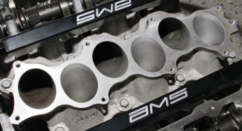 Junta Billet superior a inferior del colector de admisión de carbono Alpha AMS Performance (Nissan GT-R R35)