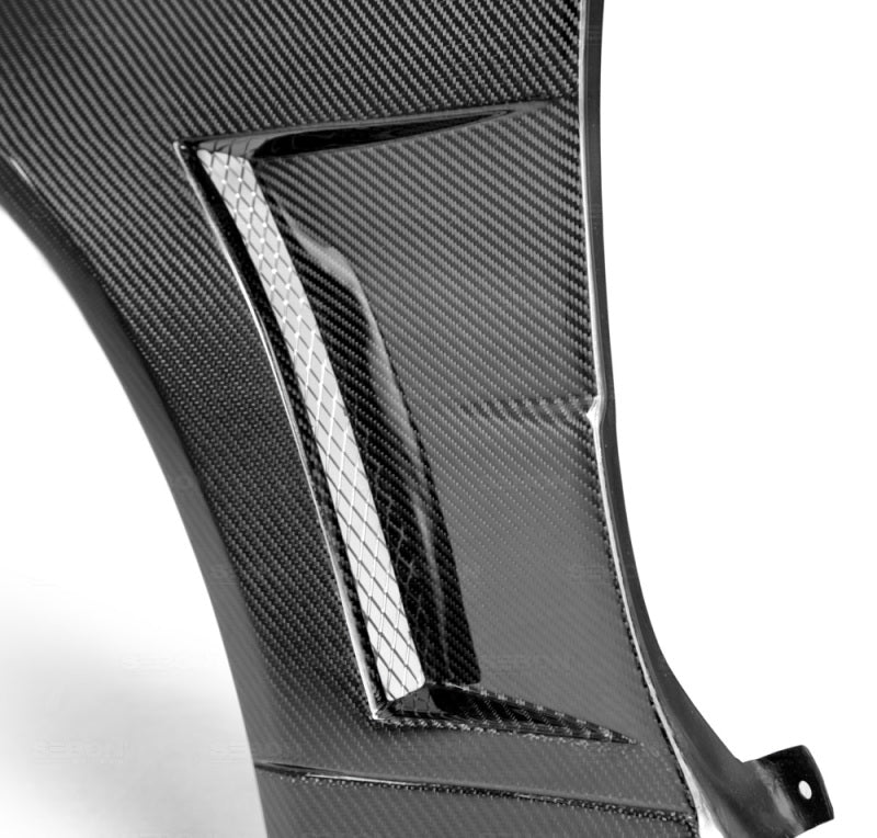 Seibon NSW-Style Carbon Fiber Fenders (Nissan Skyline R34)