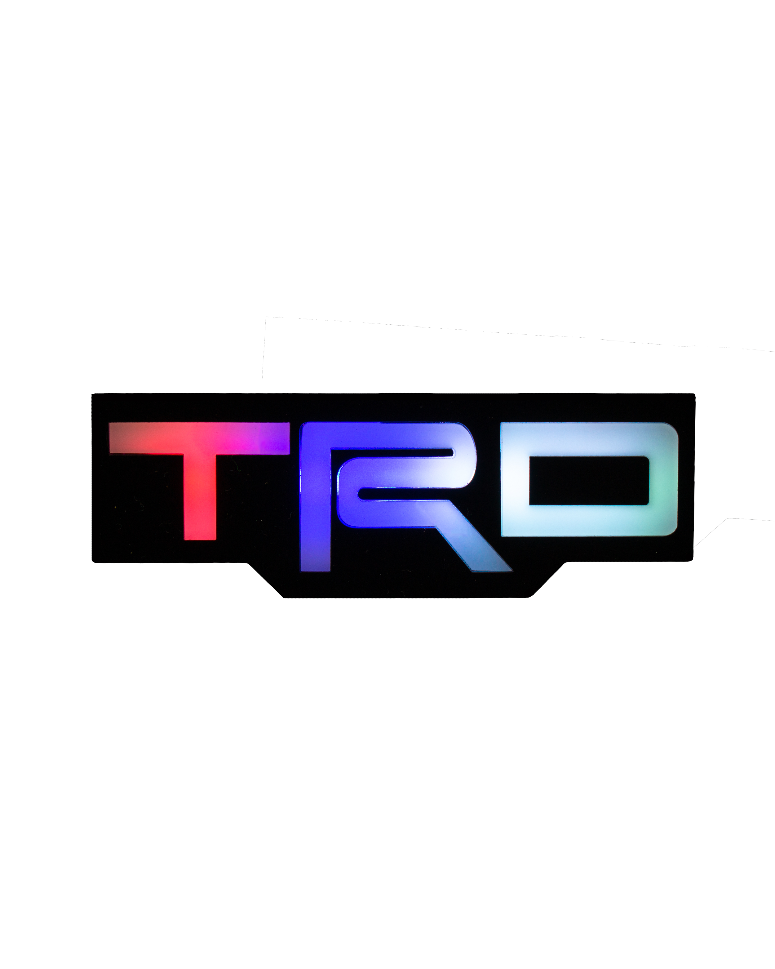 Insignia TRD con logotipos iluminados