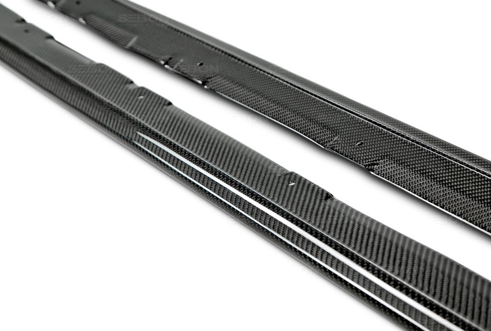 Faldones laterales estilo MB de fibra de carbono Seibon (15-20 WRX/STI) 